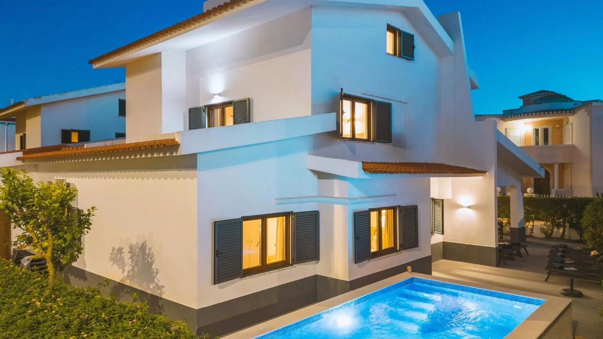 Modern 6 Bedroom Villa Portimao